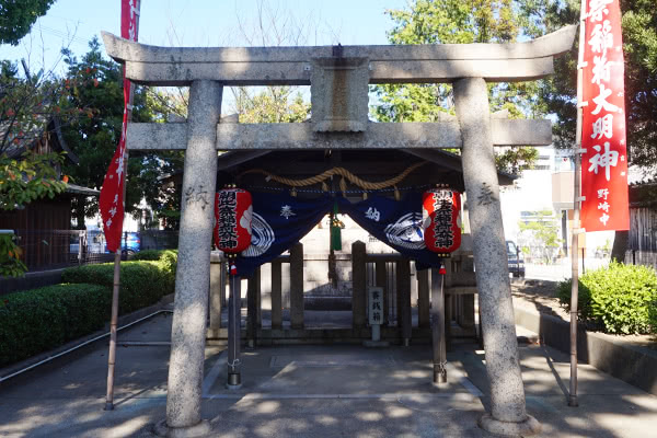 野崎八幡神社の外観2